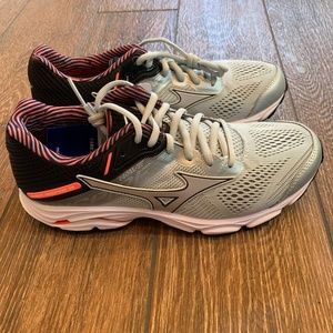 Mizuno Wave Inspire 15  Seafoam & Coral - Size 9
